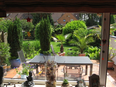 Terrasse bei gutem Wetter sonst im Weinkeller
